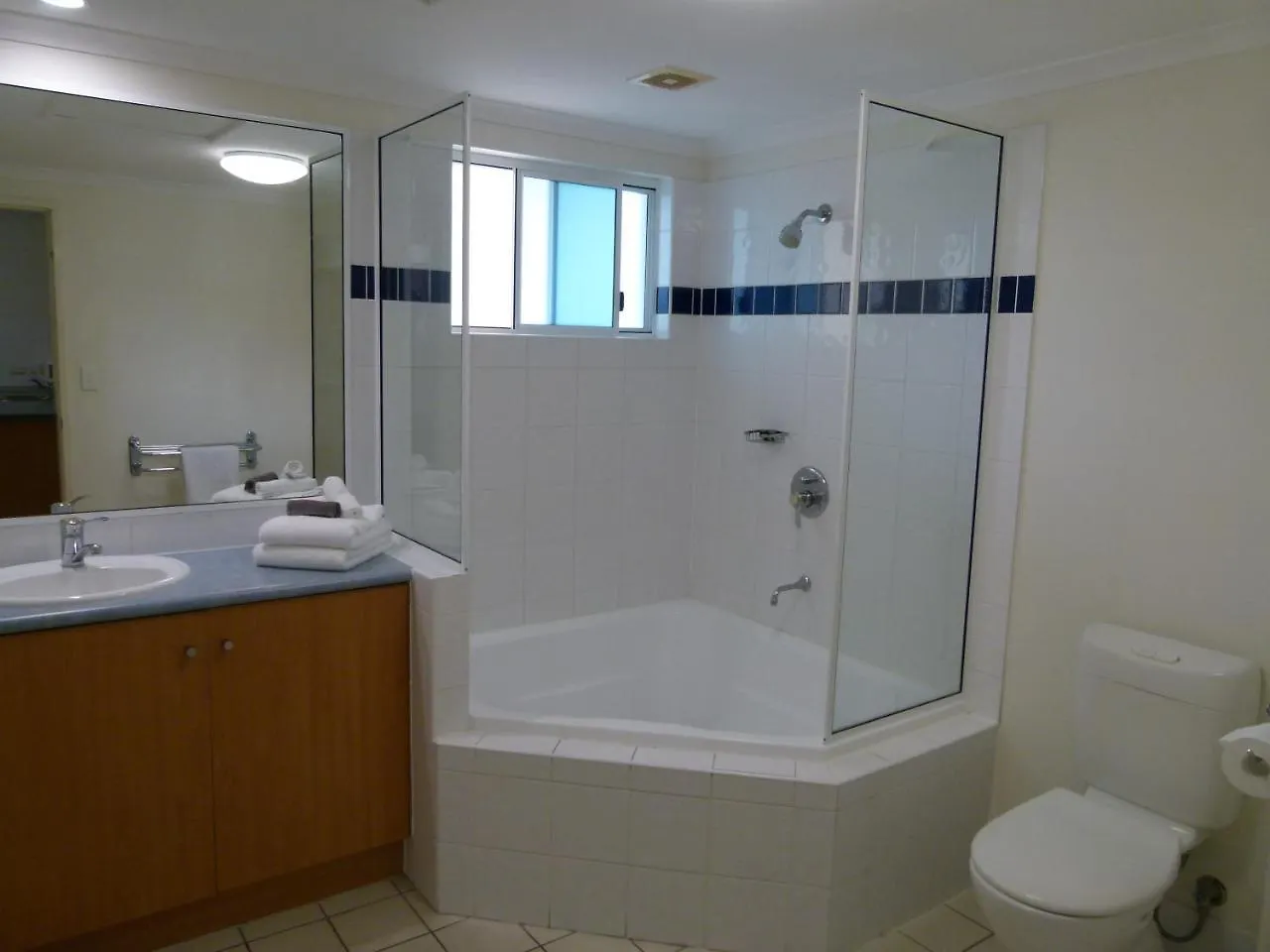 Madison Ocean Breeze Apartments 汤斯维尔 4*,