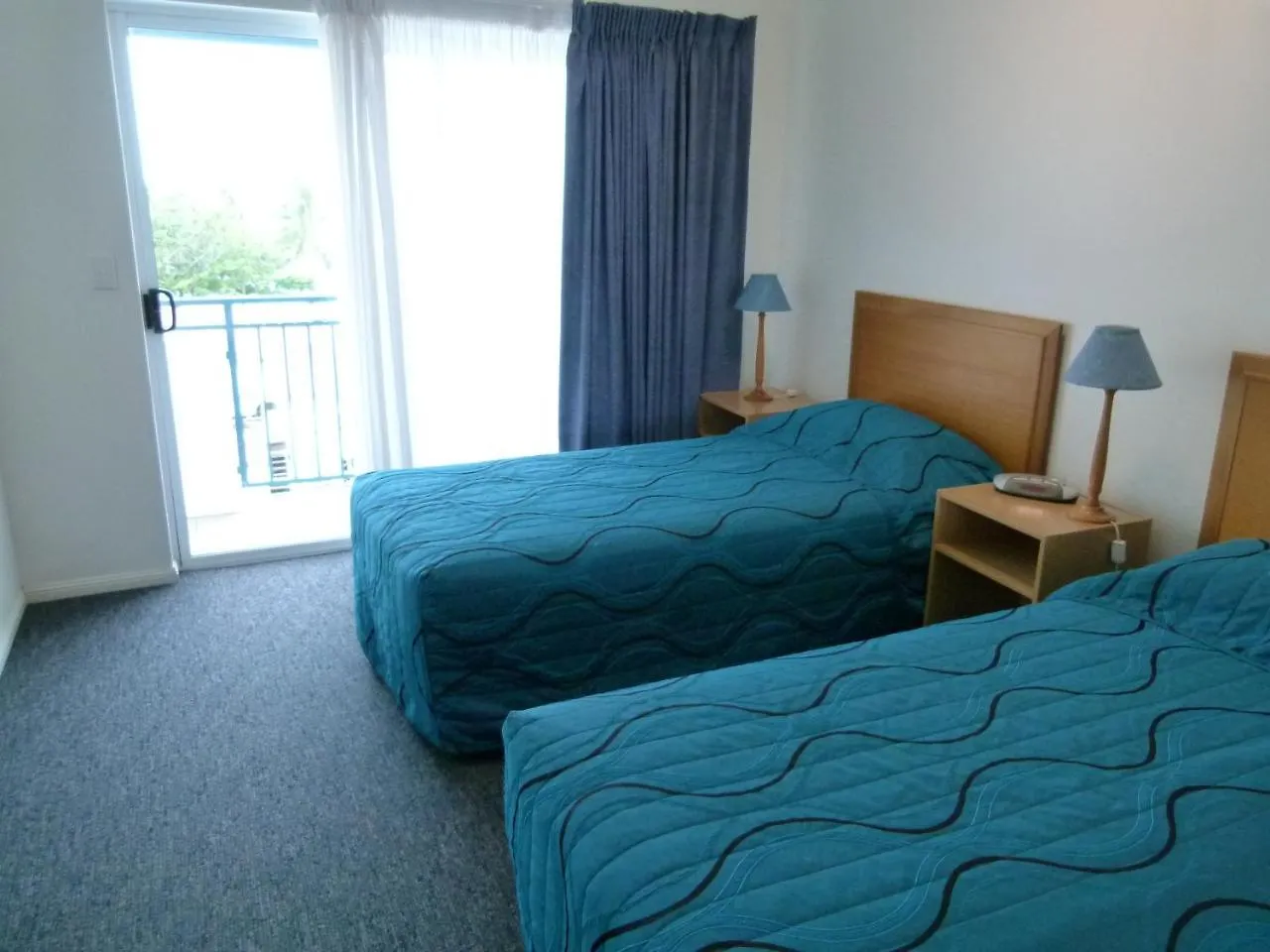 Madison Ocean Breeze Apartments 汤斯维尔 酒店